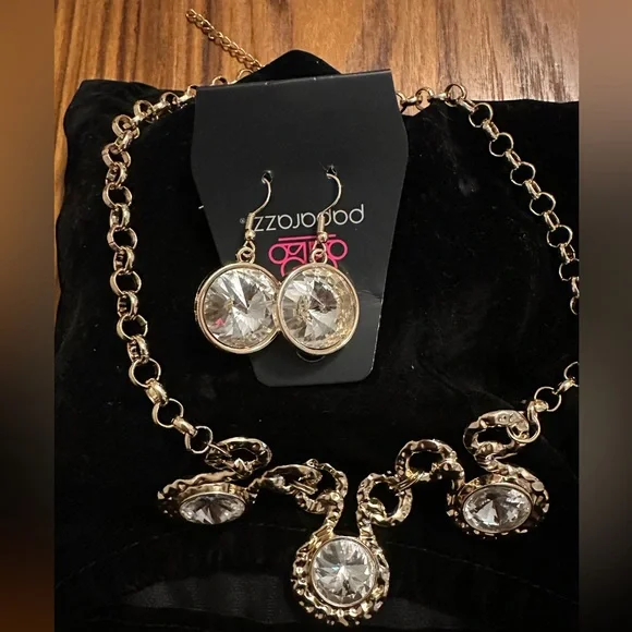 Gold Medallion Sparkle Necklace & Earrings Set - Picture 4 of 4
